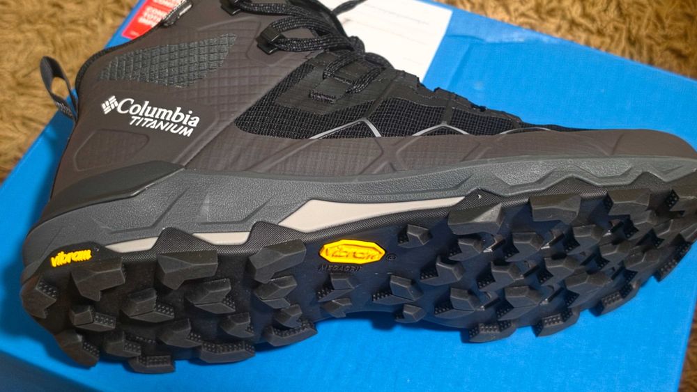 Треккинговые ботинки Columbia Peakfreak Titanium Outdry Mid