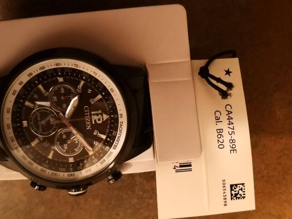 Citizen CA4475-89E
Ceas bărbătesc cu baterie solară, cronograf și dată