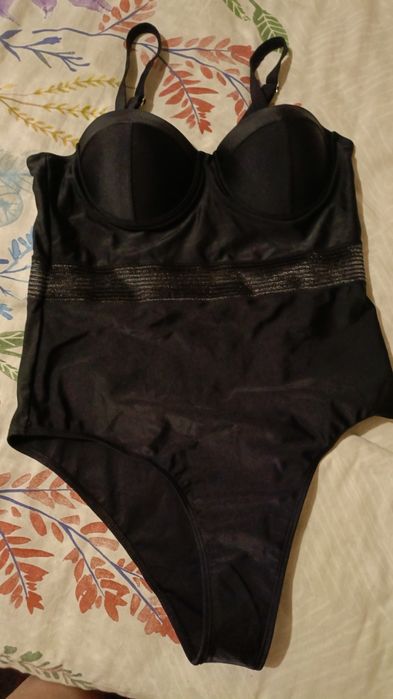 Продам купальник новый