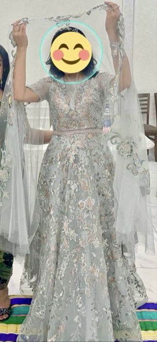 Кўйлаклар тез ва арзон келишилган ҳолда сотилади.