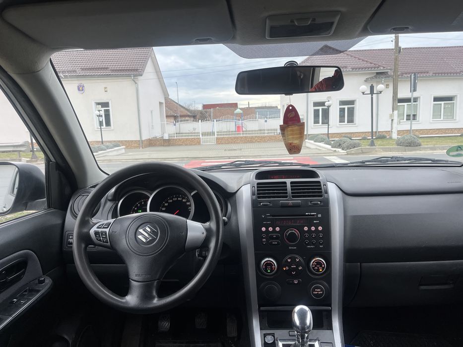 Suzuki Grand Vitara 4x4  an 2009 motor 1.6 benzina