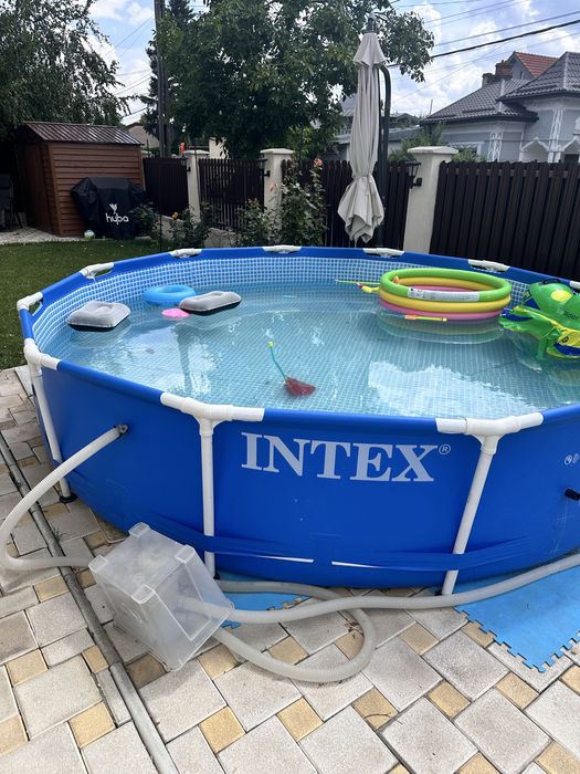Piscina intex  gata de utilizare