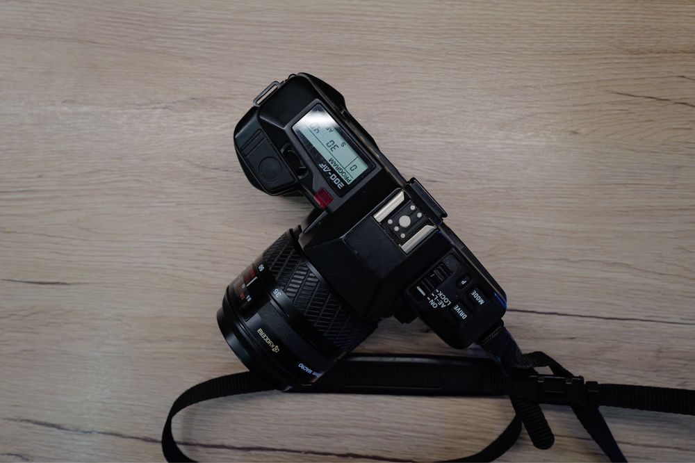 Aparat foto Yashica 200 AF cu obiectiv 35-70 autofocus film