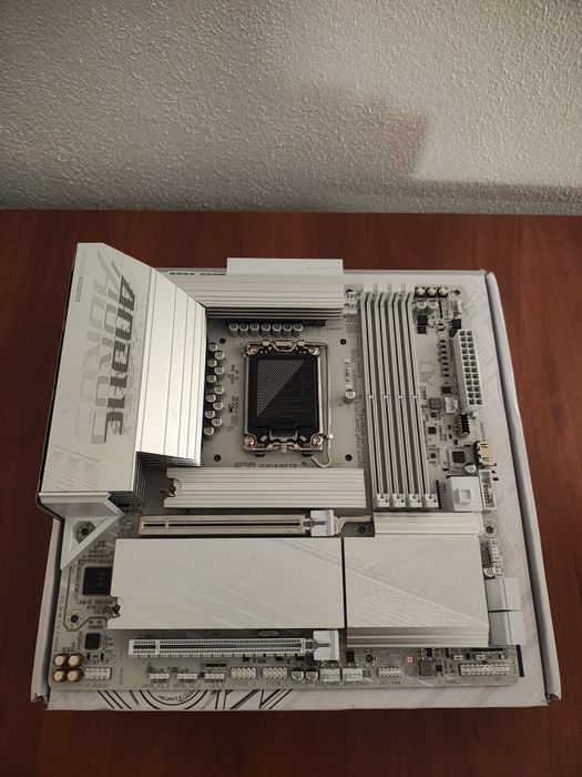 Gigabyte B860M Aorus Elite Ice
