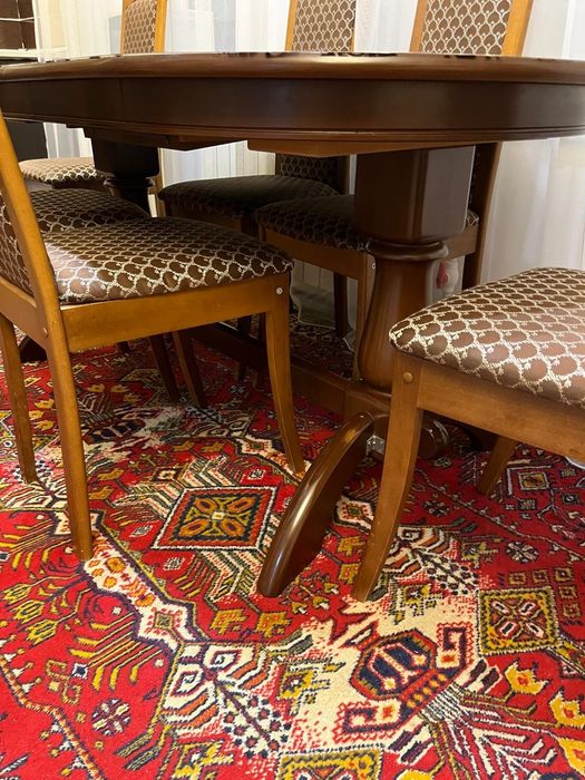 Стол со стульями