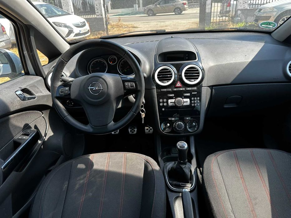 Opel CORSA 1.4 Benzina 2011