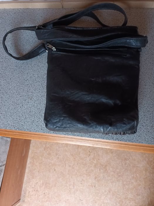 Дамски чанти адидас пума esprit ,и кожена лачена