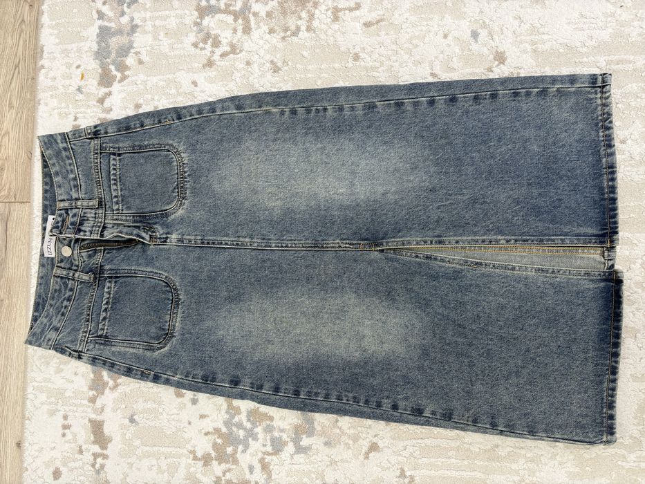 Джинсы и джинсовая юбка