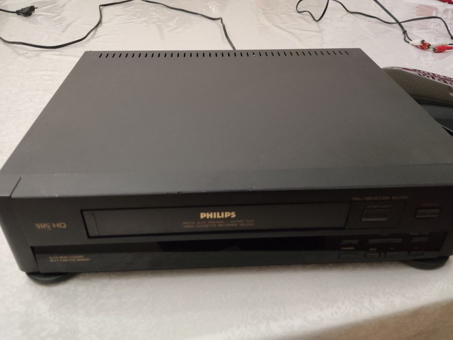 Комплект видеомагнитофонов Daewoo и Philips VHS