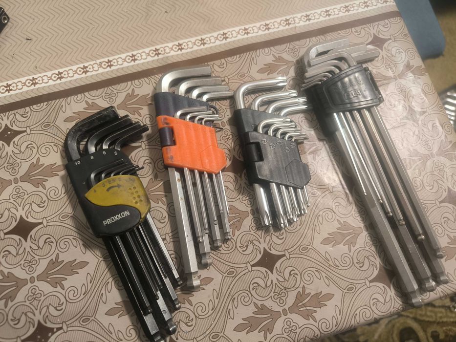 Scule de mana, tubulare chei