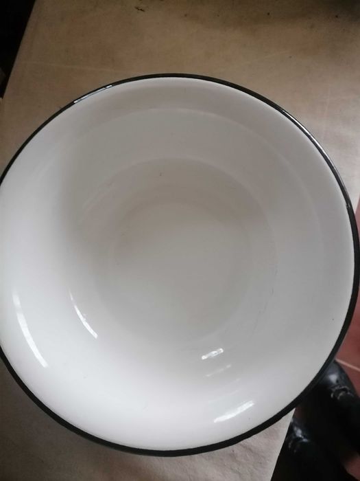 Домашни потреби-чаши, купи, тенджера