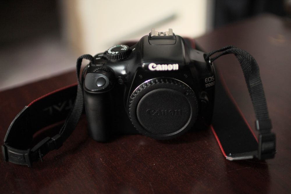 Цифровая камера Canon EOS 1100D