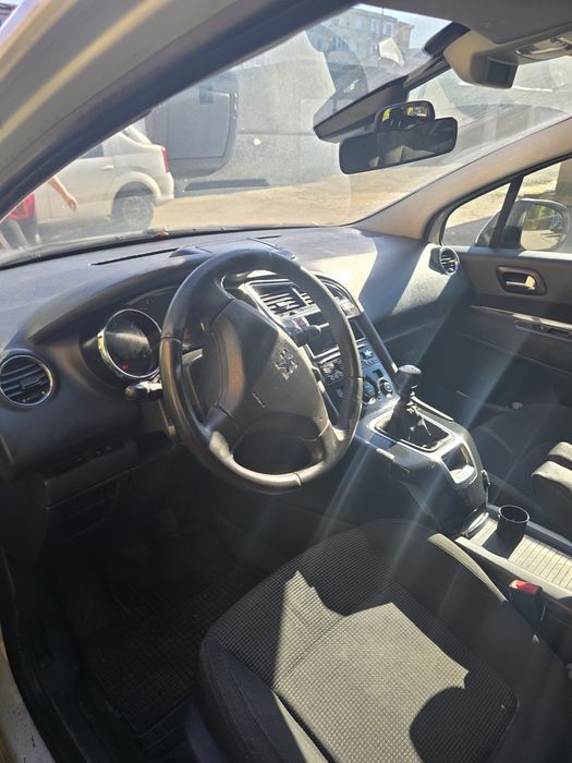 PEUGEOT 5008 2011 — imagine 5