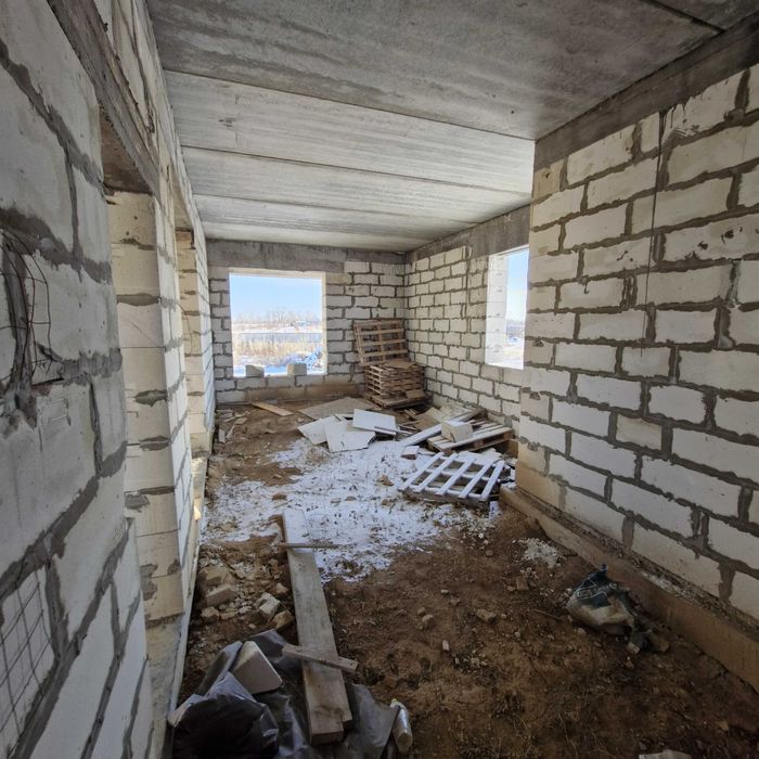 Продам участок с недостроенным домом в жероме