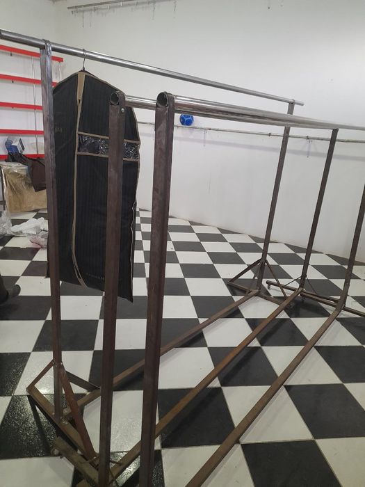 Бухоро вилояти Ромитан 
Полка 25 метр , 5 каватлик  
Стол 10 метр , ве