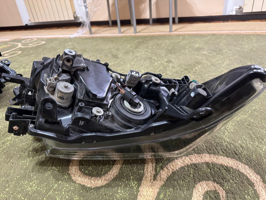 Продам фары на 155 прада