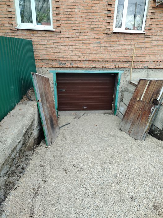 Продам створки ворот 2 шт. Материал-сталь 3 мм.