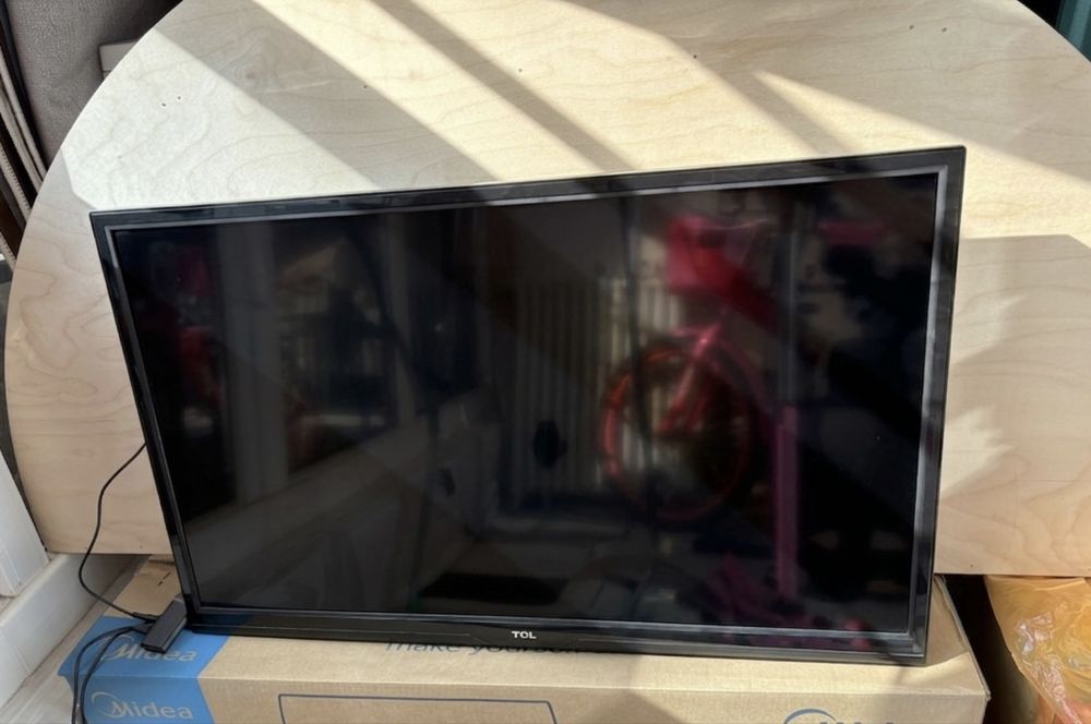 Продаю телевизор TCL