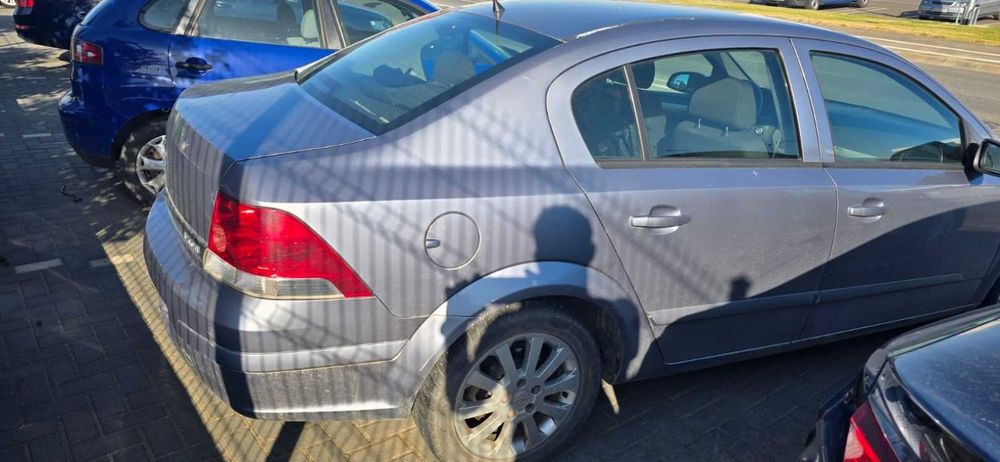 Dezmembrari dezmembrez Opel Astra H Sedan 1.3 CDTI cod motor Z13DTH