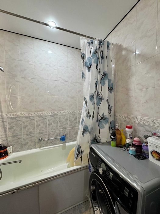 Продаем улучшенную 2 комн .кв - мкр. Степной 4, дом 10