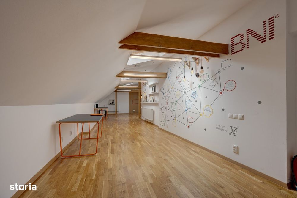 In Cartierul Evreiesc, casa 3 camere pivnita si mansarda open space.