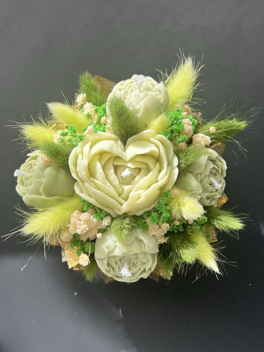 Aranjamente florale handmade cu lumanari din ceara de soia