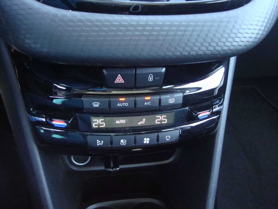 Proprietar ofera la vanzare  Peugeot 2008 1.6 BLUEHDI