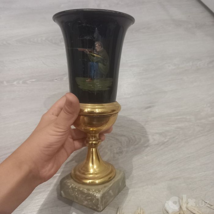 Qadimiy buyum chiroyli va bu antikvar