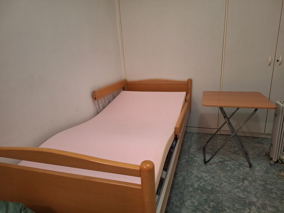 Болнично електрическо легло