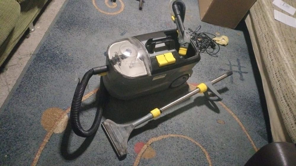 Продам профессиональное моющий пылесос KARCHER PUZZI  10/1