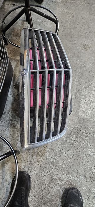 Маска/ Решетка преден капак Мерцедес  Е320 w211
