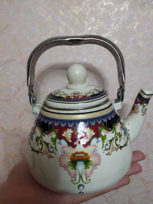 Продам два чайника