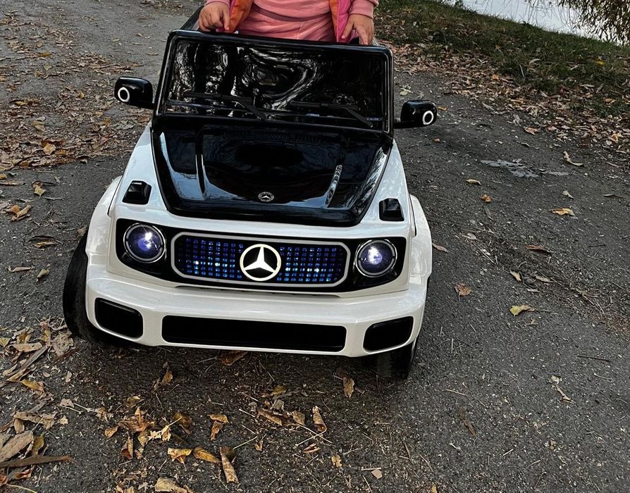 Mașinuța electrică Mercedes