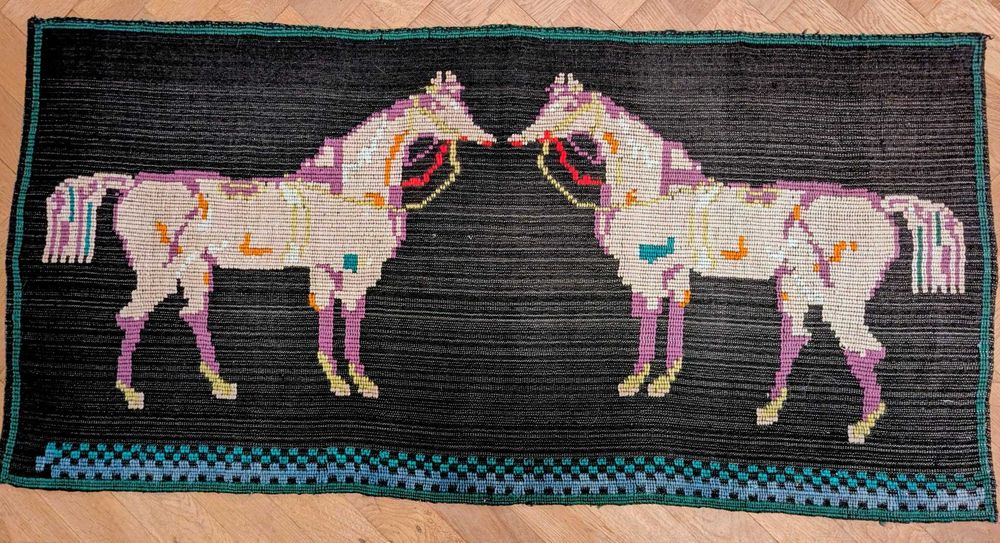 Carpeta/Covor țesut manual artizanal model artistic cu cai, vintage