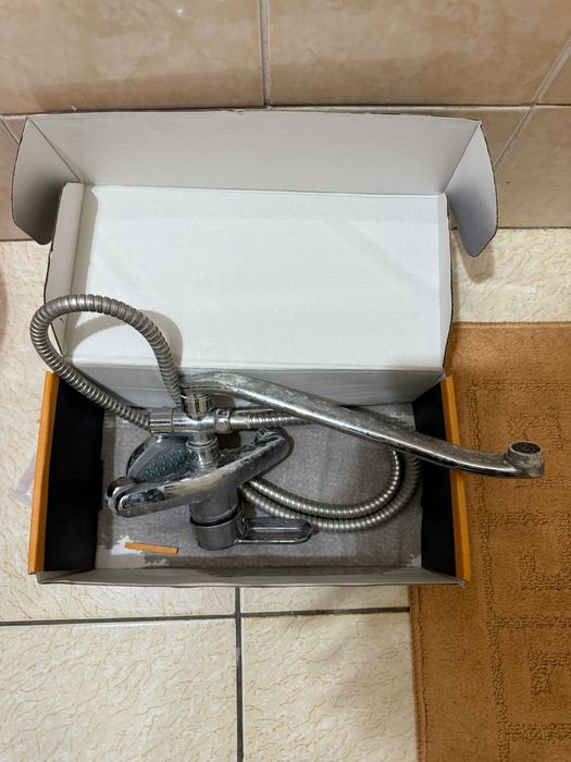 Продам смеситель в ванную