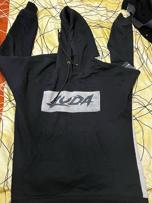 Къси панталони на LUDA и суичъри