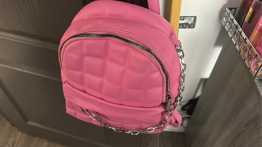 Ghiozdan roz  stare foarte buna