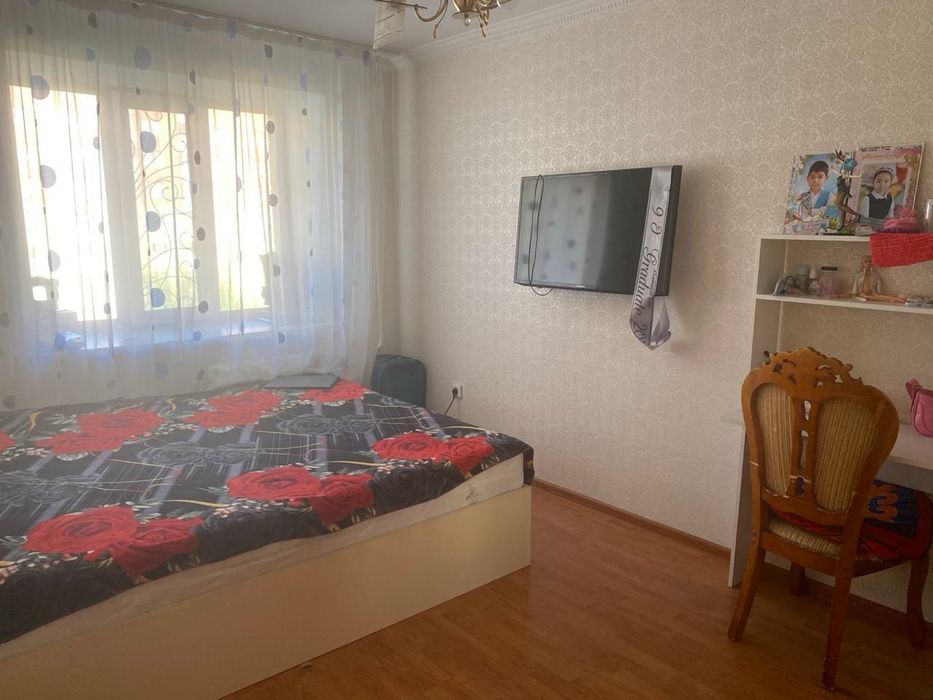 Из двух конотный квартирый одну комнату здам