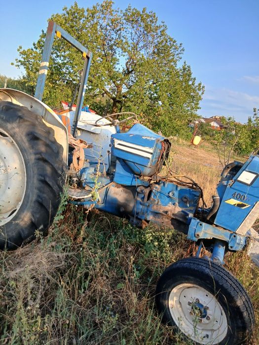 Vând tractor Ford4000