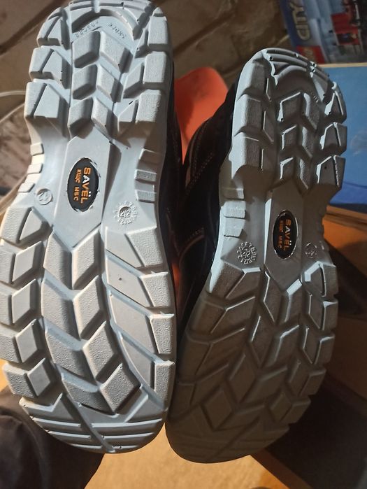 Продам спец обувь Savel