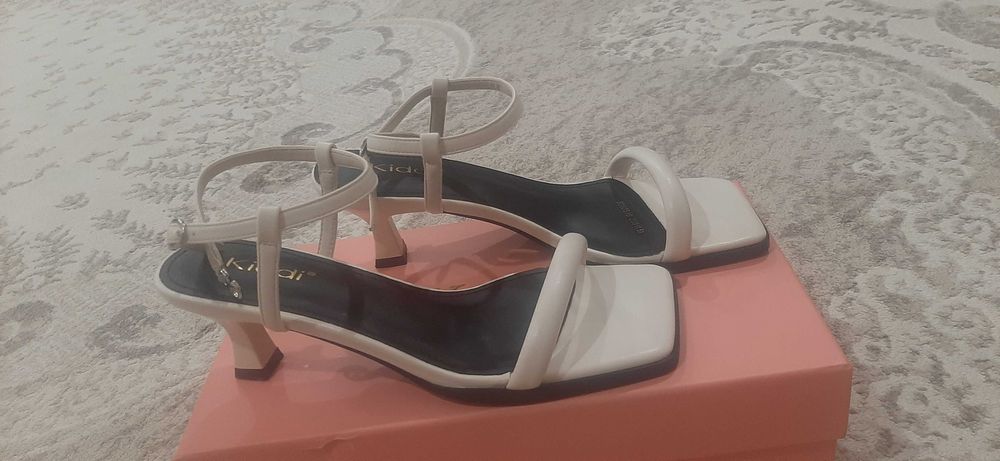 Новые женские босоножки