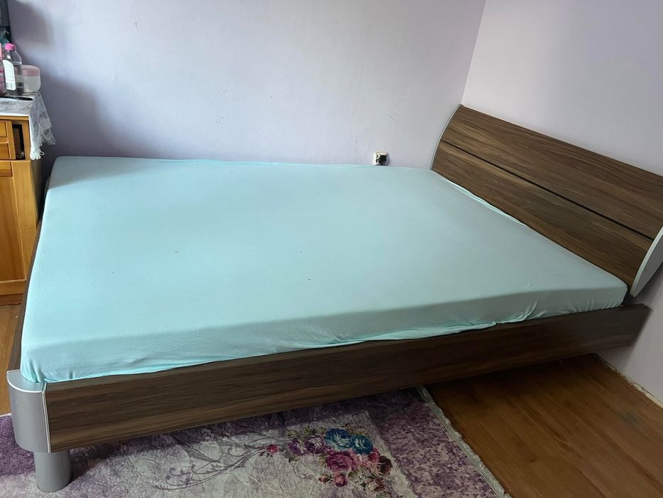 Спалня с матрак от Германия