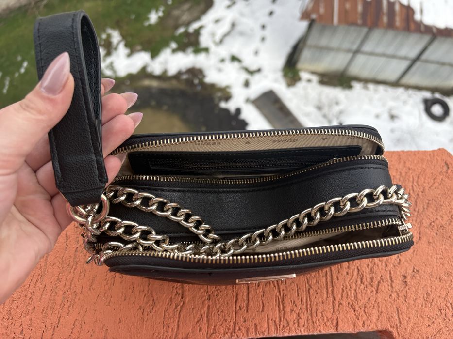 Оригинална чанта Guess