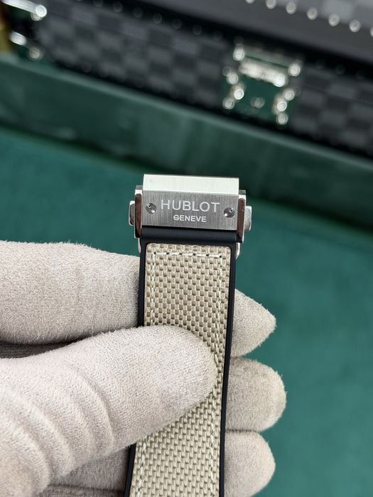 Hublot Classic Fusion Automatic – Champagne Dial, Beige Strap