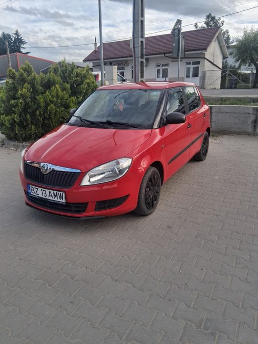 Vând skoda fabia facelift 2012