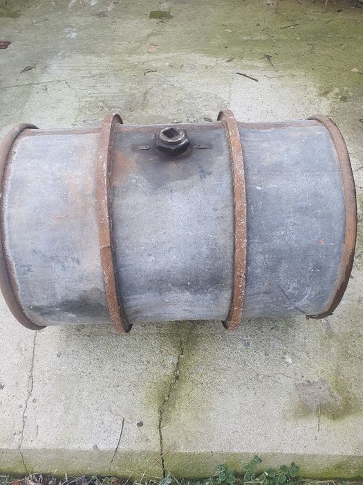 Butoi zincate cu cercuri.220 L