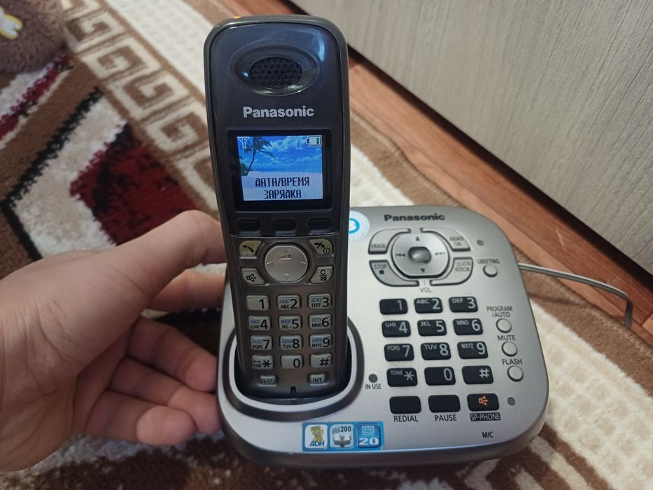 Продам цифровой беспроводной телефон с автоответчиком