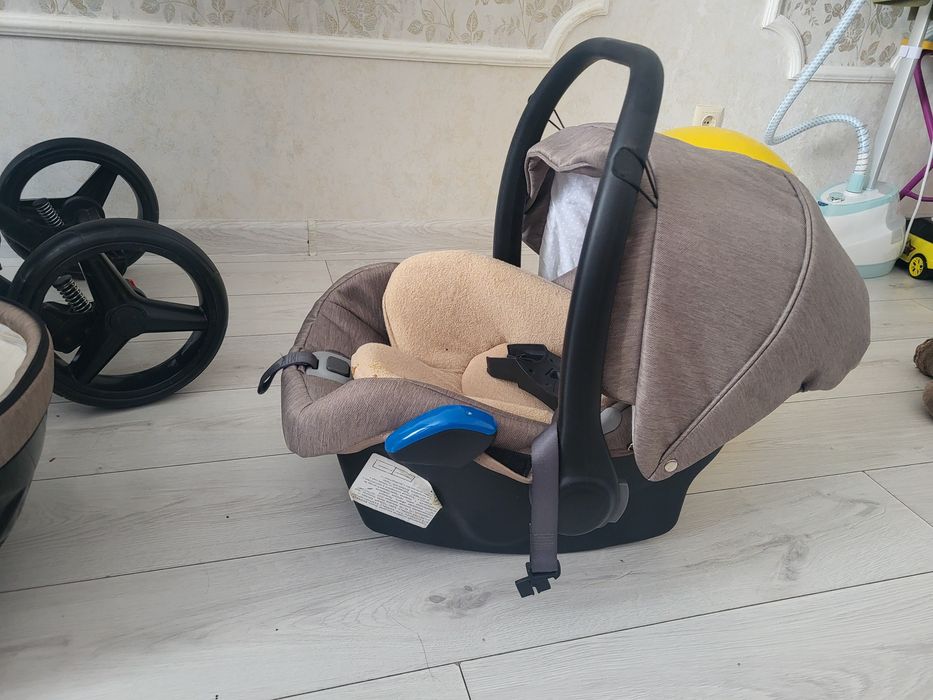 Продам коляску 3 в 1