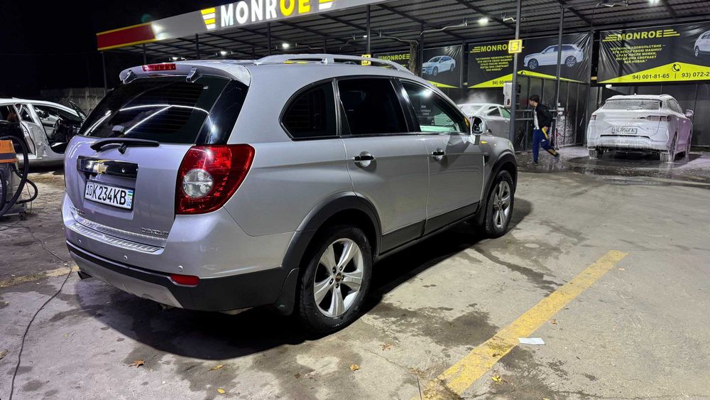 2009-yilgi Chevrolet Captiva 3.2 (avtomat, lyukli) sotiladi.