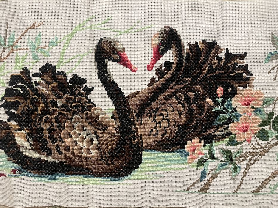 Картины ручной работы, вышитые крестиком